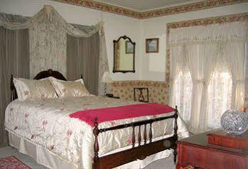 Elmira'S Painted Lady Bed & Breakfast Exterior foto